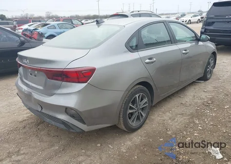 2024 Kia Forte Lxs z USA, uszkodzony, nr VIN 3KPF24AD8RE764471